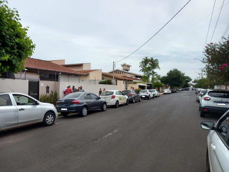 Foto 5 de 8 — Motoristas por aplicativos realizam ‘buzinaço’ em frente ao local onde profissional foi agredido